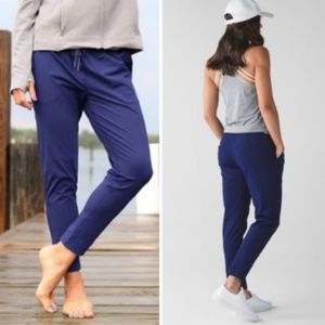Lululemon Jet Crop navy